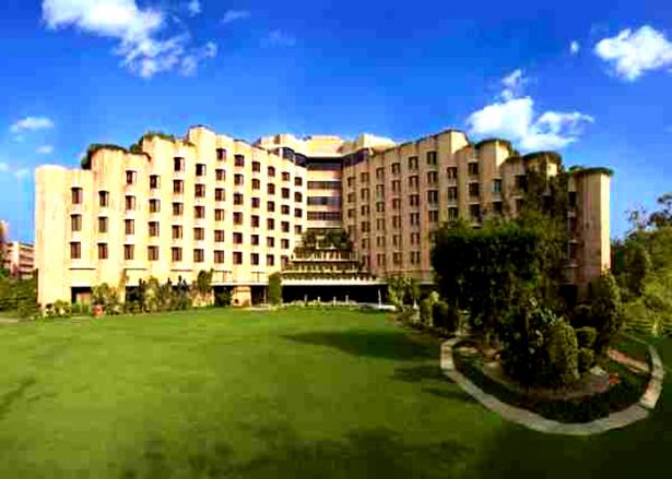 ITC Maurya 5 *****