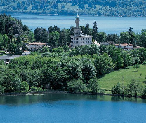 Italy and Switzerland in Historical Houses   .